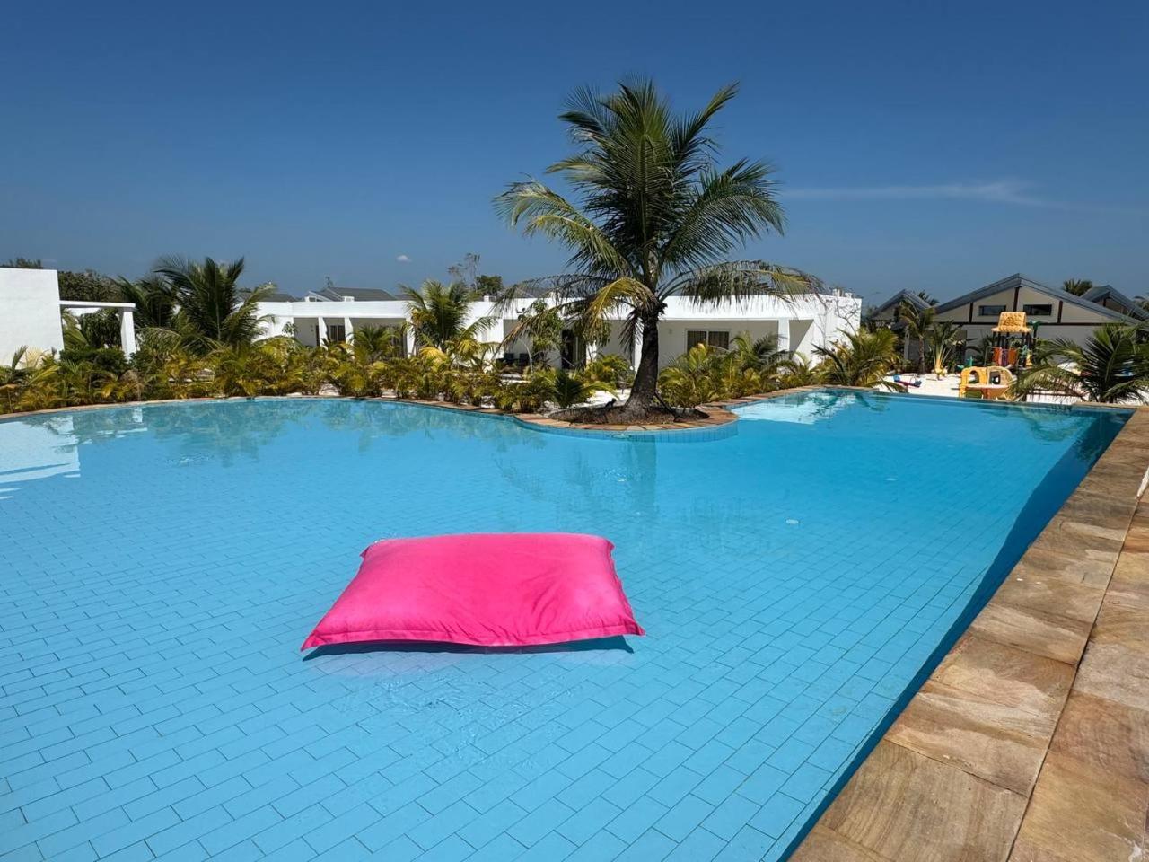 You&Me Resort Pagoda Beach Exterior foto